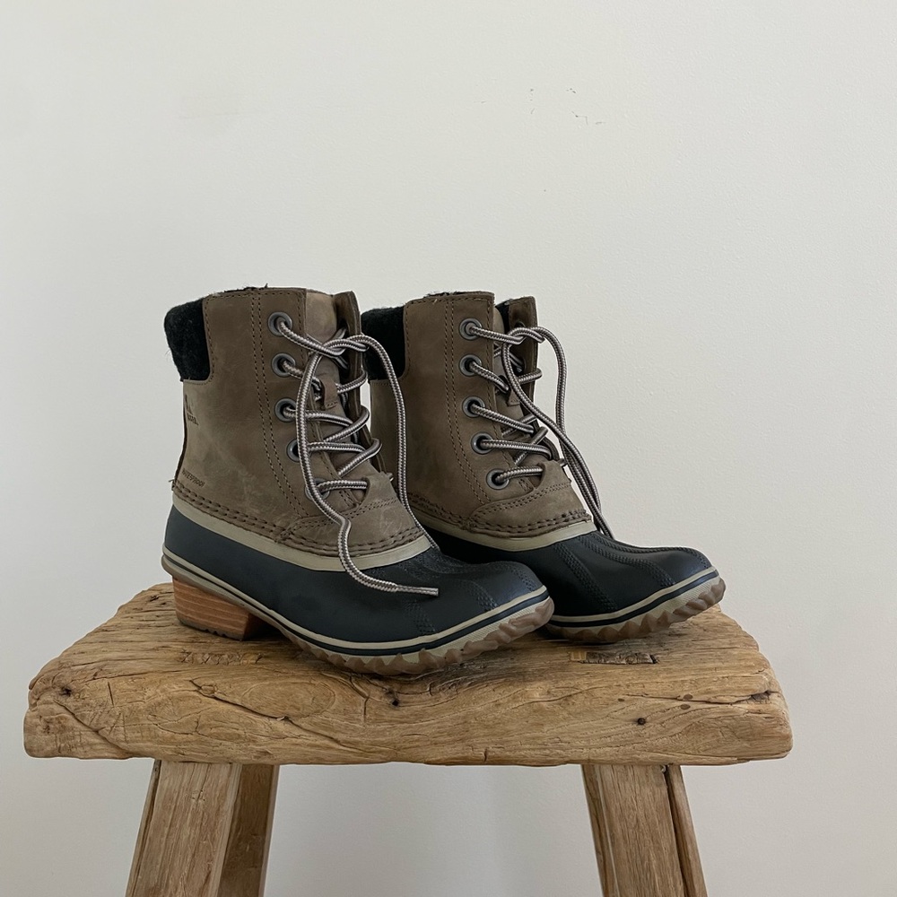 Sorel Two-Tone Brown and Black Winter Rain Boots